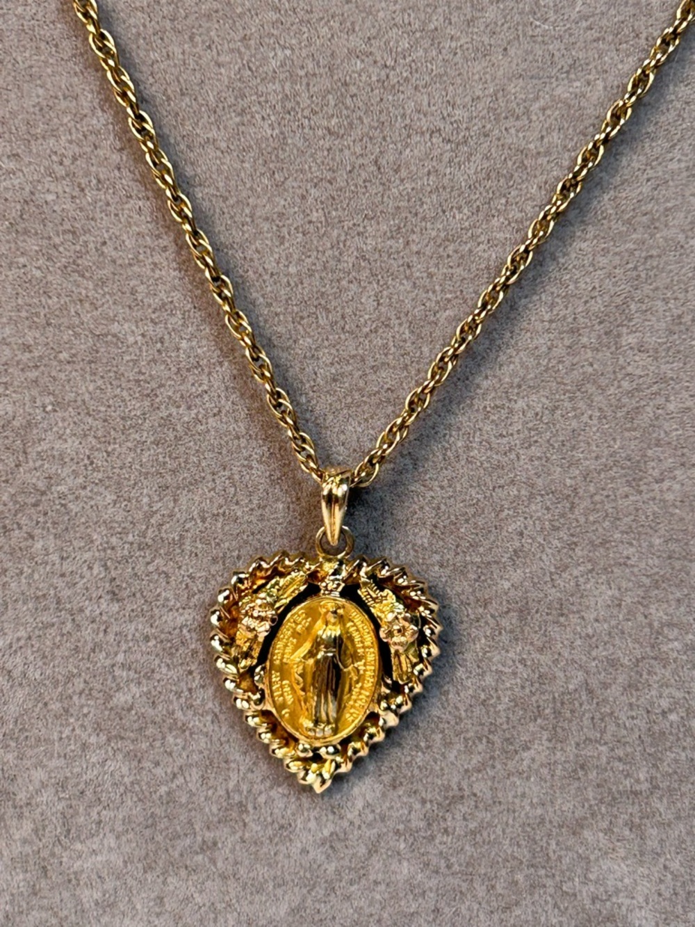 Vintage 12 Kt Gold Filled Miraculous Mary Heart Pendant Necklace
